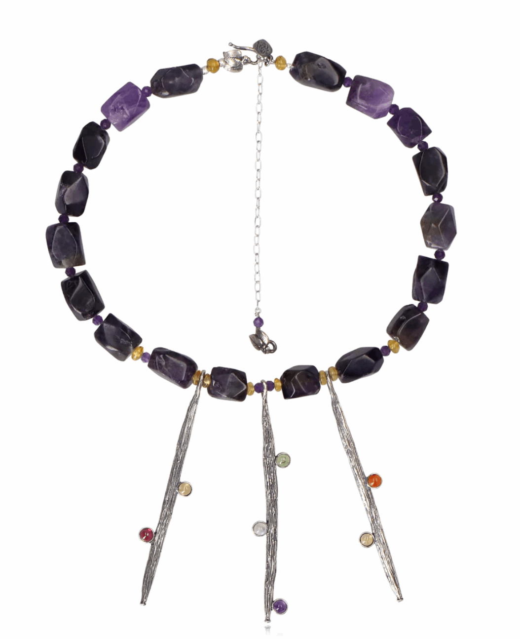 Detail of Vanilla Radiance Necklace by Flora María